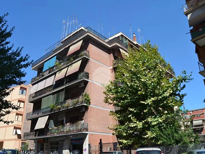 Appartamento quadrilocale in affitto in Via Giuseppe Donati, Roma