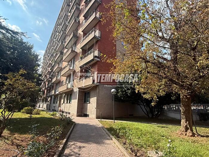 Appartamento trilocale in vendita in Via Giovanni Cimabue, Milano