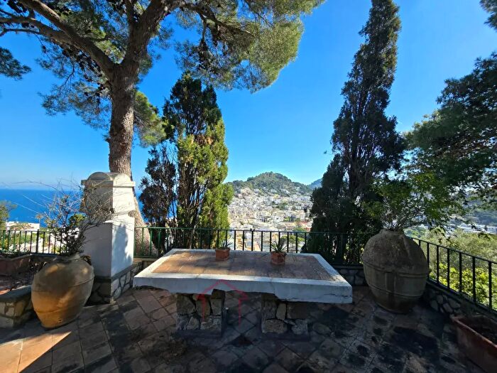 Casa con 6 locali in vendita in Capri