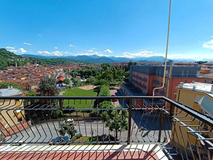 Appartamento con 8 locali in vendita in Via Pietro Delvecchio a Mondovi, Mondovi