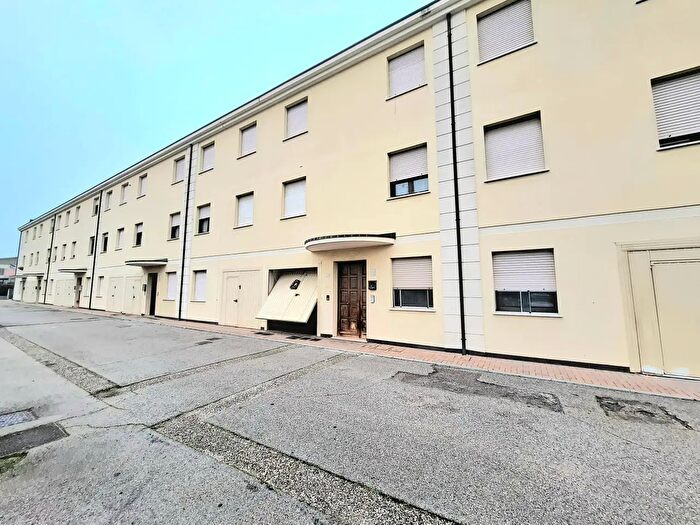 Appartamento con 6 locali in vendita in Via a Gramsci, Stanghella