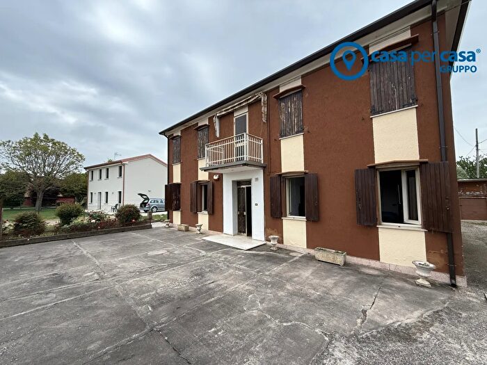 Casa con 6 locali in vendita in Villadose Via Attilio Aurelio Rizzo, Villadose