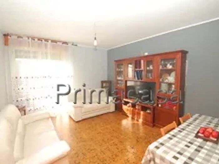 Appartamento trilocale in vendita in Via Rossini, Modena