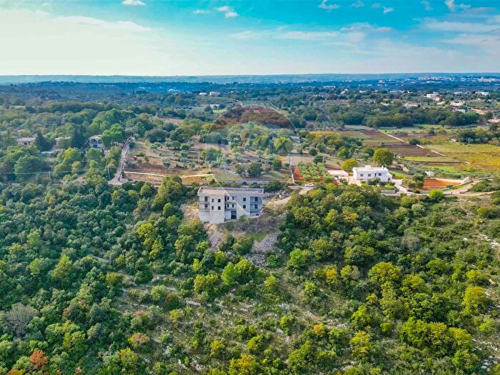 Casa con 20 locali in vendita in Strada Vicinale Tumbinno, Locorotondo