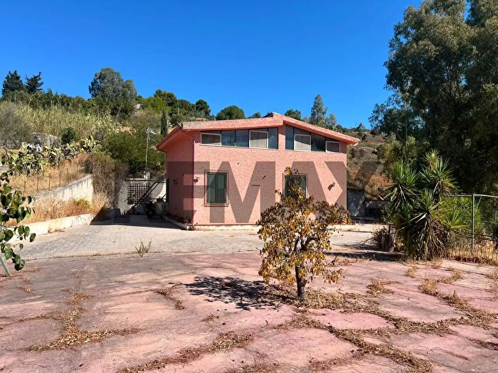 Casa con 8 locali in vendita in Contrada Mulinazzo Snc, Villafrati