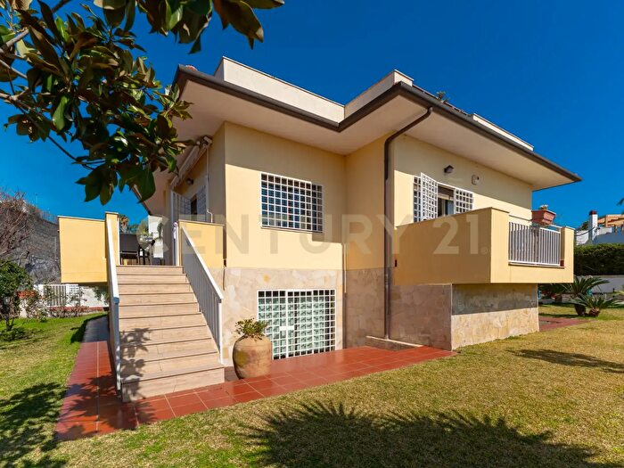 Casa con 20 locali in vendita in Via Antonello da Messina, Aci Castello