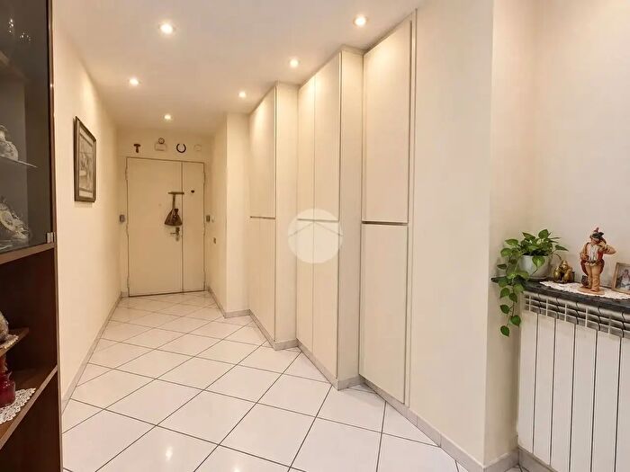 Appartamento con 5 locali in vendita in Piazza Gabriele d'Annunzio, Napoli