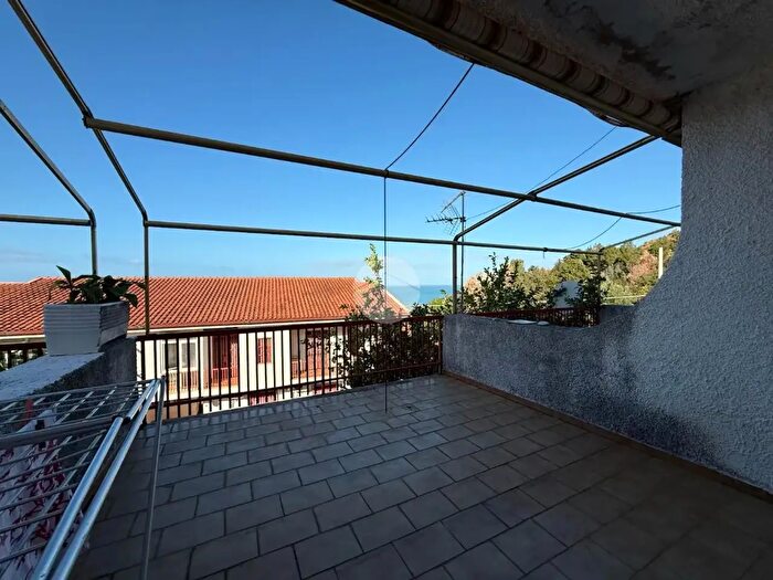 Appartamento con 5 locali in vendita in Viale Paradiso, Falconara Albanese