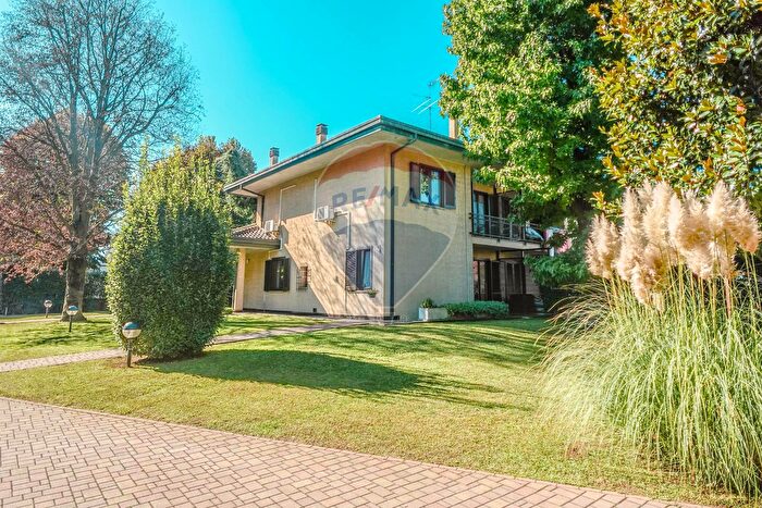 Casa con 5 locali in vendita in Viale Lombardia, Rescaldina