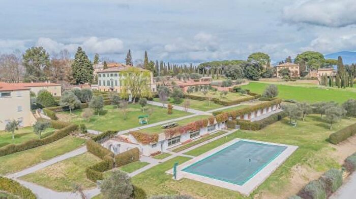 Appartamento con 6 locali in vendita in Via Galileo Galilei, Cortona