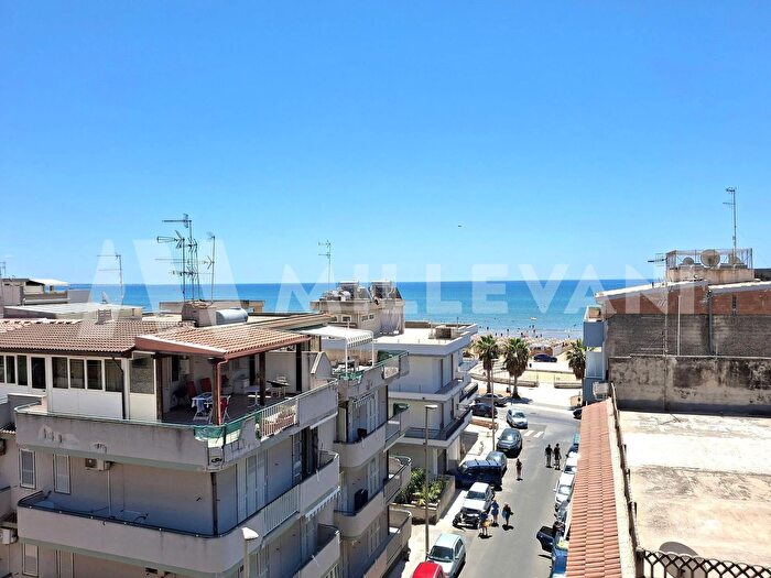 Appartamento con 6 locali in vendita in Via Menotti, Pozzallo