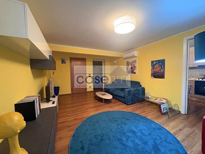 Appartamento trilocale in affitto in Via Giuseppe Mazzini, Centro Storico, Verona