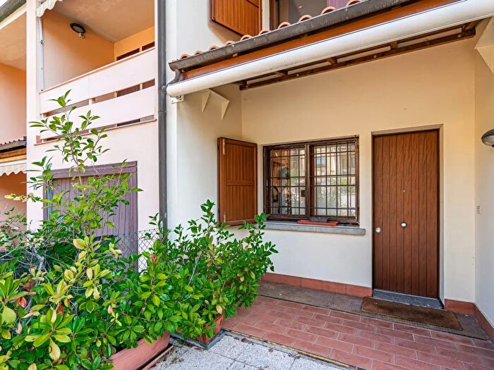 Casa con 9 locali in vendita in Via F Mitterrand, Monte San Pietro