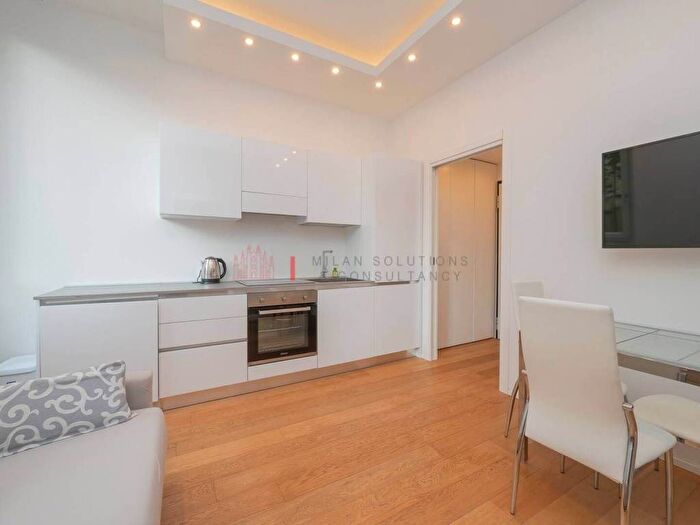 Appartamento bilocale in affitto in Monte Nero, Porta Romana Medaglie dOro, Milano