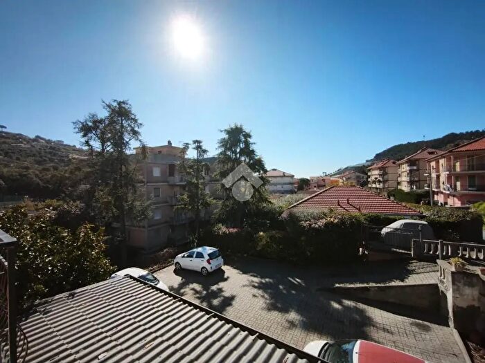 Appartamento quadrilocale in vendita in Via Mameli, Bordighera