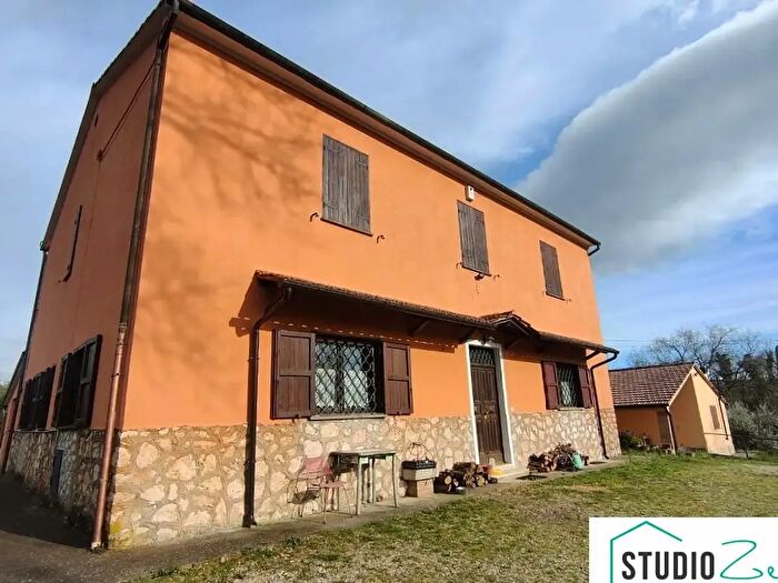 Casa con 6 locali in vendita in Attigliano