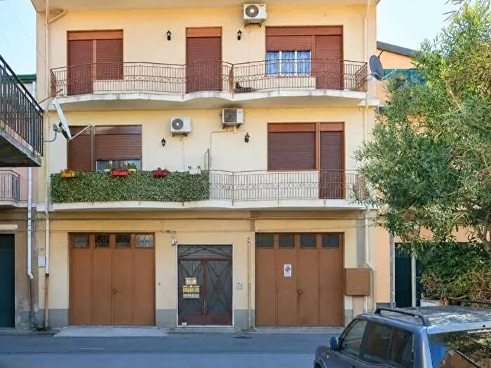 Appartamento trilocale in vendita in Via Cristoforo Colombo, Aci SantAntonio