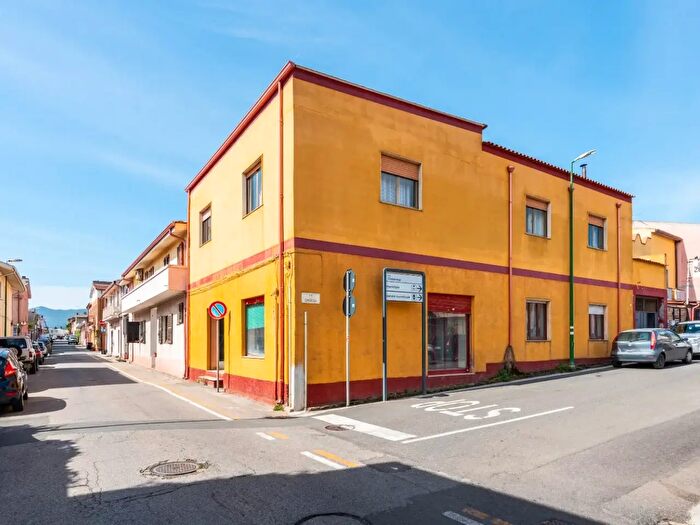 Casa con 8 locali in vendita in Via Cimarosa, Capoterra