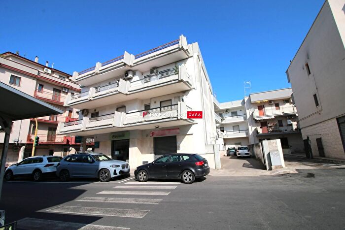 Appartamento trilocale in vendita in Via Martina, Crispiano