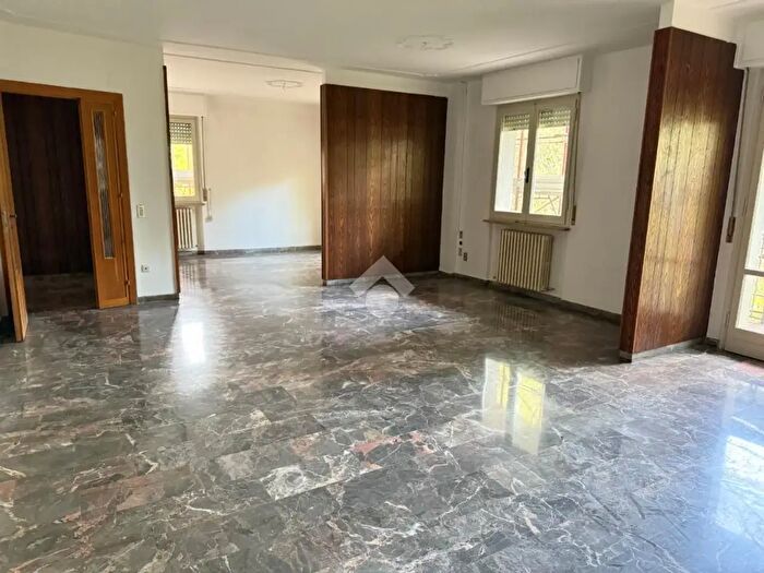 Appartamento con 5 locali in vendita in Via Cortonese, Perugia