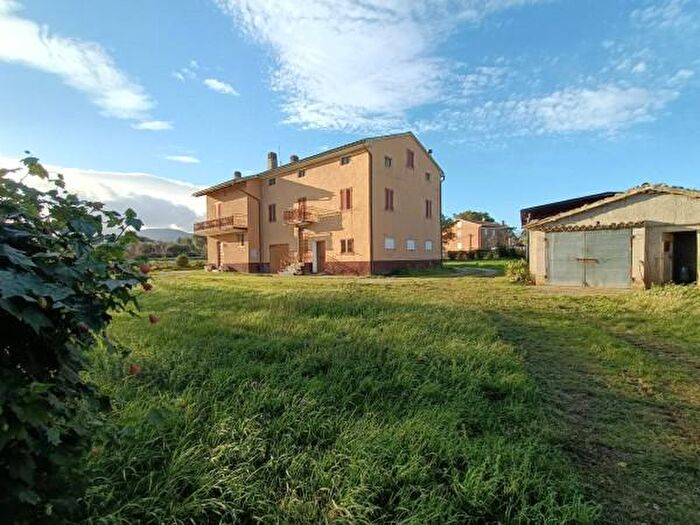 Casa con 6 locali in vendita in Cingoli