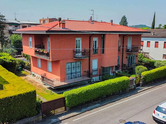 Appartamento trilocale in vendita in Via Zuaboni Snc, Brescia