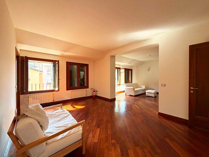 Appartamento con 6 locali in affitto in Via Santa Sofia, Santa Sofia Altinate, Padova