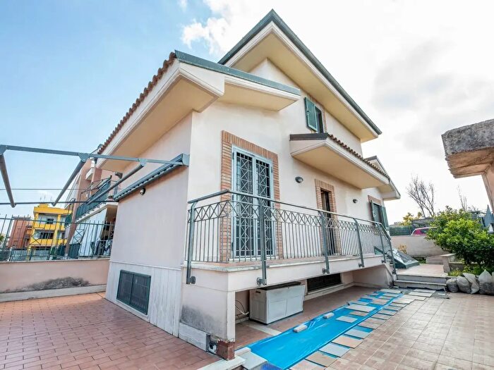 Casa quadrilocale in vendita in Via Sommatino, Roma