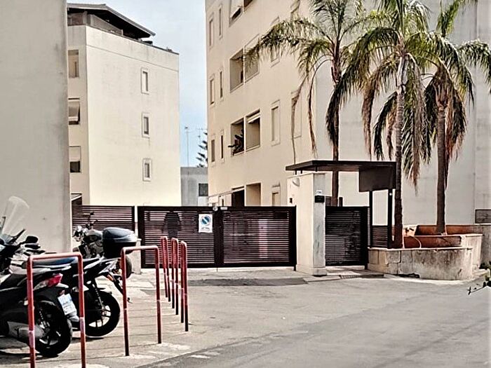 Appartamento trilocale in vendita in Via Antonio dell'Abate, Poligono Via San Cesario, Lecce