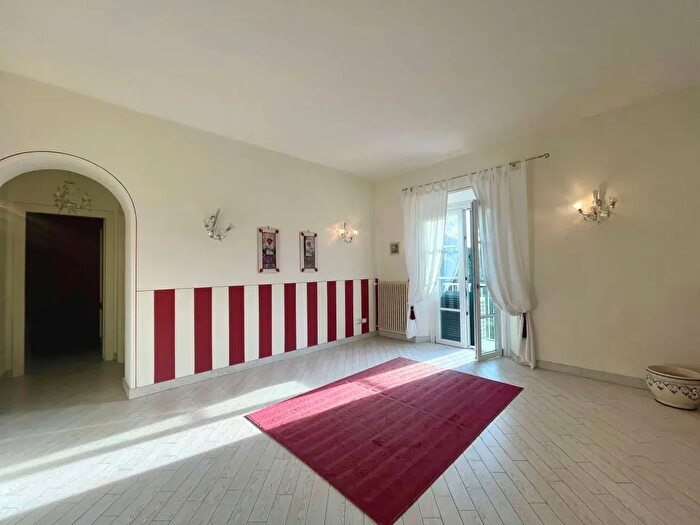 Appartamento con 6 locali in vendita in Forte Dei Marmi