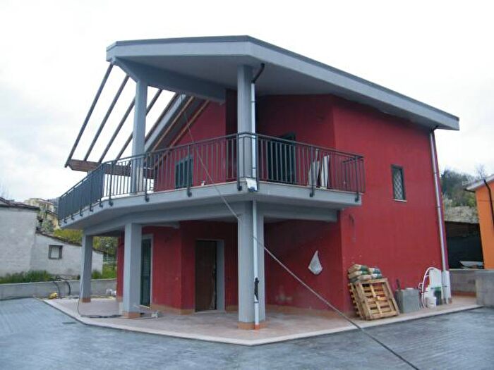 Casa con 6 locali in vendita in Via Fiura, Alatri