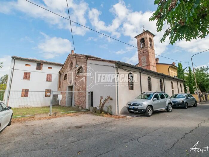 Appartamento quadrilocale in vendita in Strada Chiesa Marzaglia, Modena