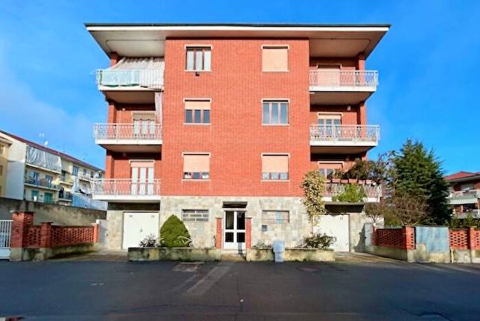 Appartamento trilocale in affitto in Via Roberto Biscaretti, Semicentro, Chieri