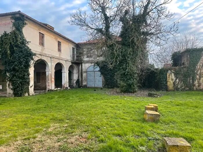 Casa con 6 locali in vendita in Via Barbariga Paluello, Stra
