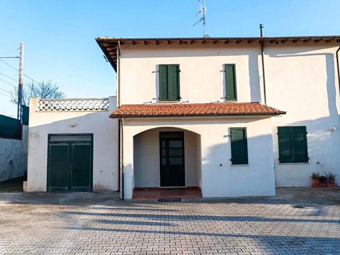 Casa con 6 locali in vendita in Rosignano Marittimo