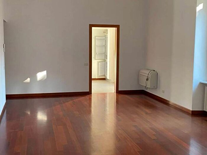 Appartamento trilocale in affitto in Piazzale Medaglie DOro No Number, Porta Romana Medaglie dOro, Milano