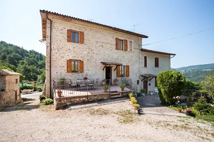 Casa con 5 locali in vendita in Fogliano, Cascia