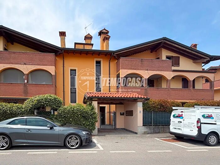 Appartamento trilocale in vendita in Via Cav Domenico Mangiagalli, Comazzo