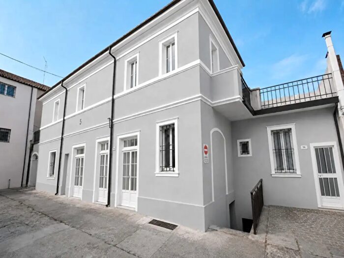 Appartamento trilocale in vendita in Via Doberdo', Forli'