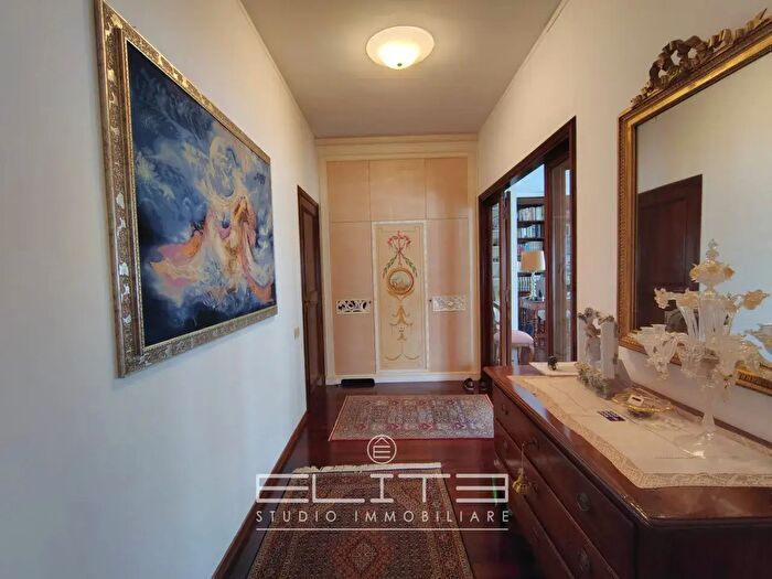 Appartamento quadrilocale in affitto in Via della Pergola, Ancona