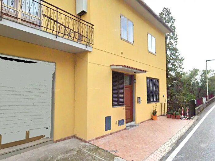 Appartamento trilocale in vendita in Via Marconi, Reggello