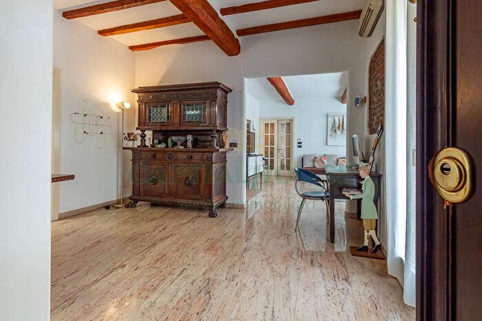 Appartamento con 5 locali in vendita in Via Rialto, Bologna