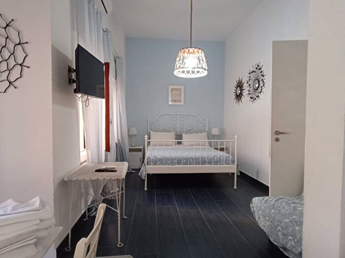 Appartamento trilocale in affitto in Via Giulio Palermo, Rione Alto, Napoli