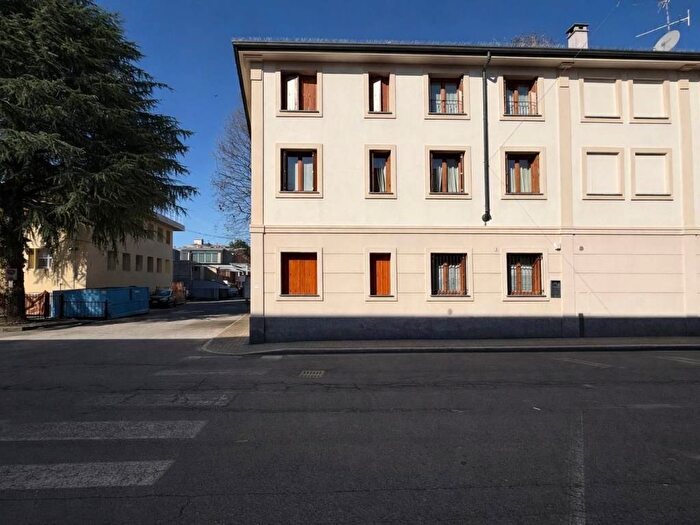 Appartamento bilocale in affitto in Via Roma, Vedano al Lambro