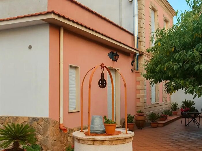 Casa con 5 locali in vendita in Salemi
