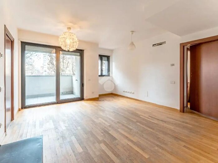 Appartamento trilocale in vendita in Via Carlo Imbonati, Milano