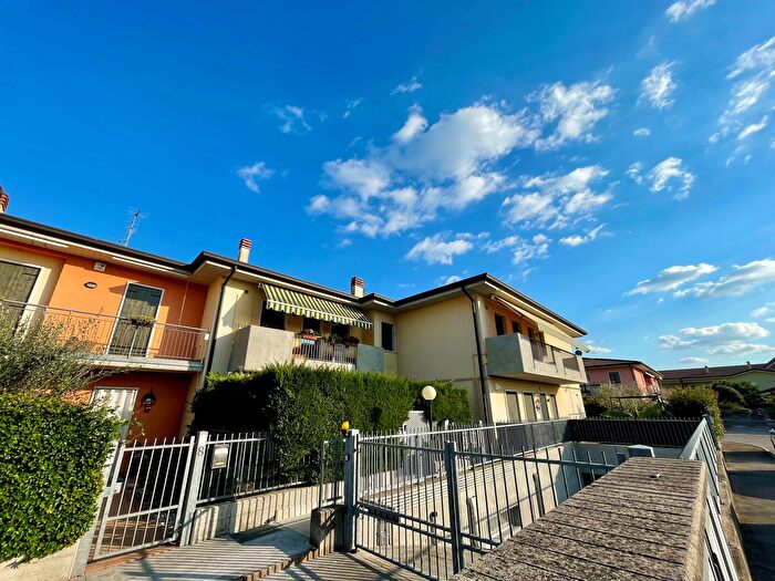 Appartamento trilocale in vendita in Villafranca Di Verona