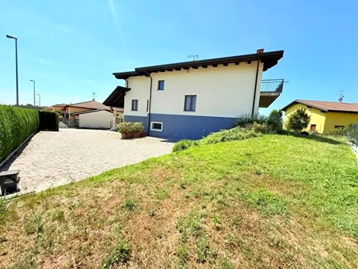 Case in Vendita e in Affitto - 2