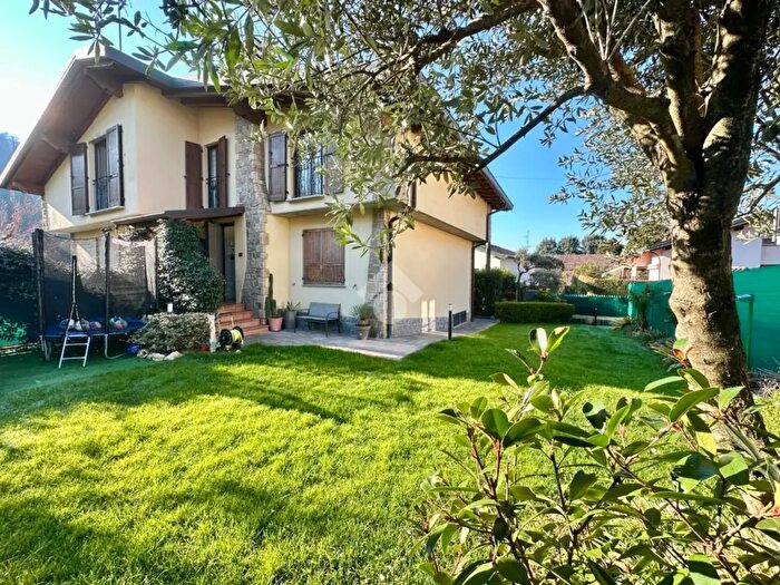 Appartamento trilocale in vendita in Via per Galbiate, Oggiono