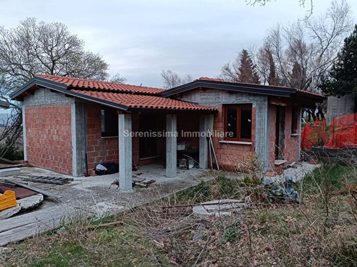 Casa quadrilocale in vendita in Montelabbate